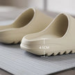 Beige clogs on a gray surface with a measurement label indicating 4.5cm height.